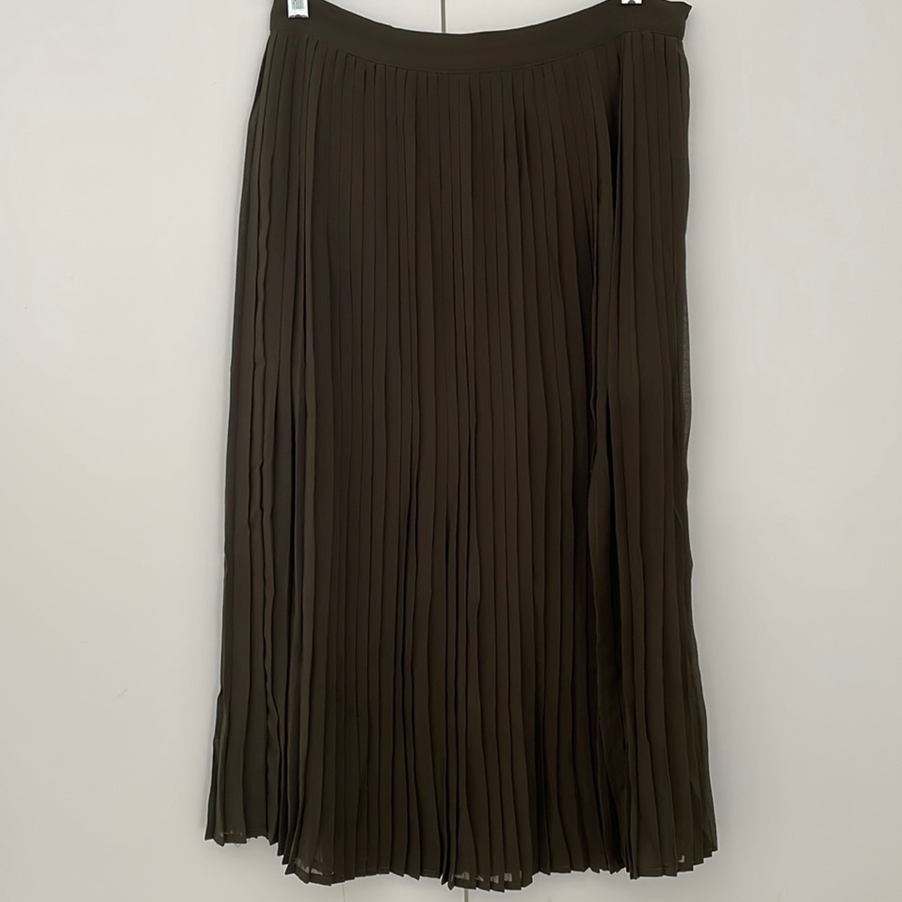 Pleated skirt